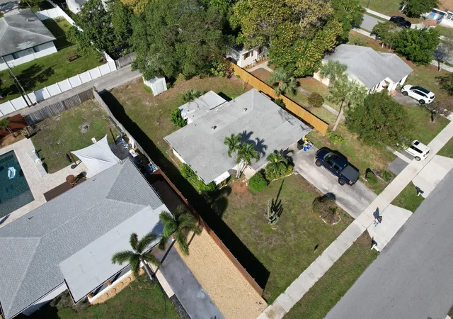 2nd image of 910 Se 3rd Ave, Delray Beach, FL 33483 | MLS# B26023900