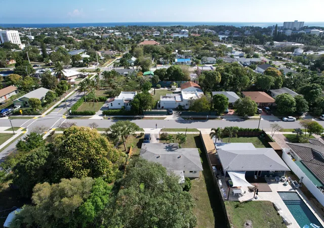 4th image of 910 Se 3rd Ave, Delray Beach, FL 33483 | MLS# B26023900
