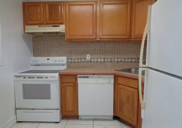 4th image of 2008 Jackson St, Hollywood, FL 33020