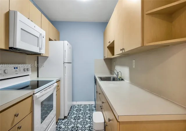 Photo 3 of Condo for sale at 7231 Miami Lakes Dr #C5, Miami Lakes, FL 33014 | MLS# A12011982 | Listing updated on 2026-09-30