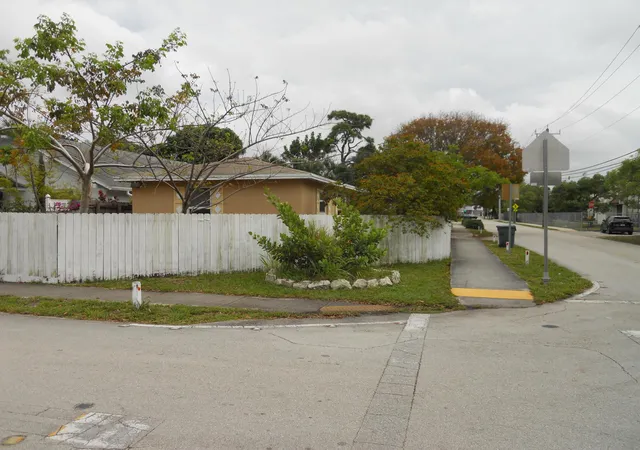 1st image of 3290 Ne 10th Ave, Oakland Park, FL 33334 | MLS# B26023909
