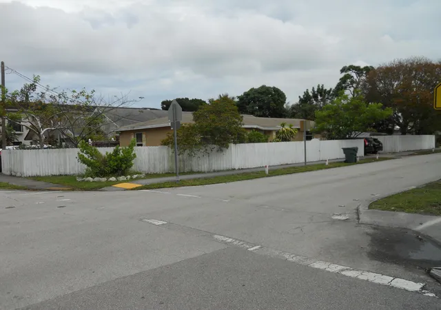 2nd image of 3290 Ne 10th Ave, Oakland Park, FL 33334 | MLS# B26023909