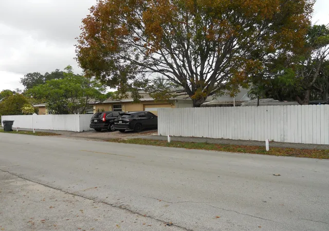 3rd image of 3290 Ne 10Th Ave, Oakland Park, FL 33334 | MLS# B26023909