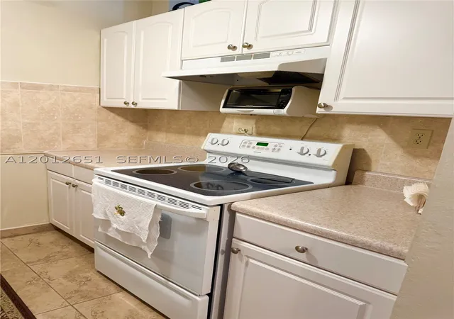 Photo 4 of House for sale at 900 Atlantic Shores Blvd #220, Hallandale Beach, FL 33009 | MLS# A12012651 | Listing updated on 2026-08-04