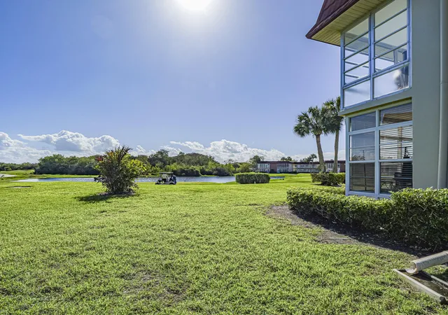 Homes for sale in Vero Beach, FL | 67 Royal Oak Dr, Vero Beach, FL 32962