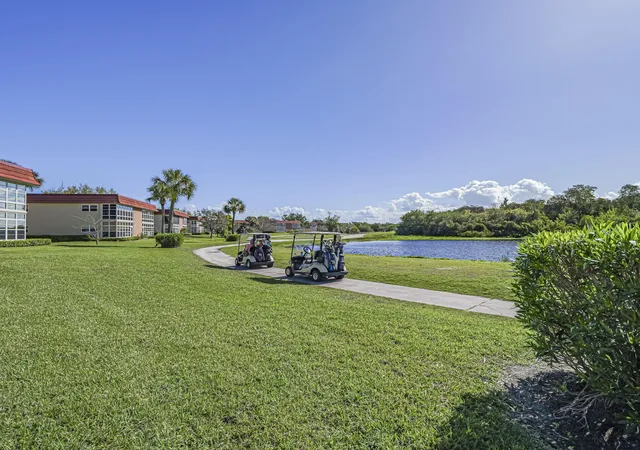 Homes for sale in Vero Beach, FL | 67 Royal Oak Dr, Vero Beach, FL 32962