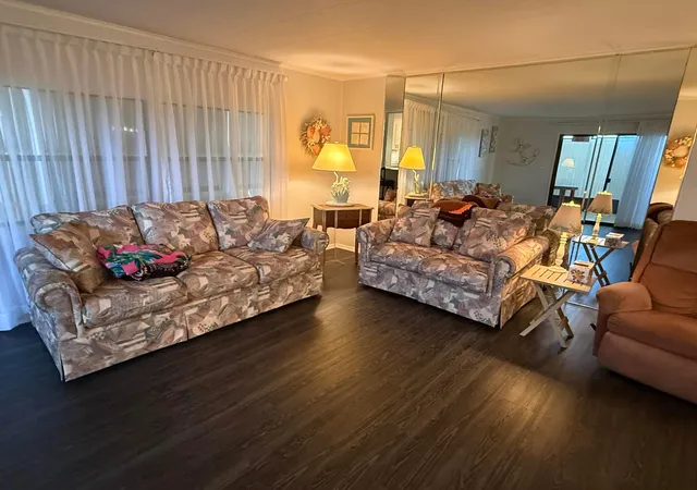 3rd image of 8044 Se Patriot Ave, Hobe Sound, FL 33455 | MLS# B26023987