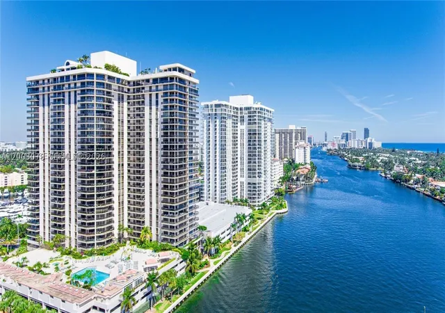 3rd image of 19667 Turnberry Way #18D, Aventura, FL 33180 | MLS# A12003078