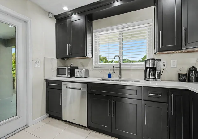 Homes for sale in Lighthouse Point, FL | 2770 Ne 53rd St, Lighthouse Point, FL 33064 | MLS# B26024025