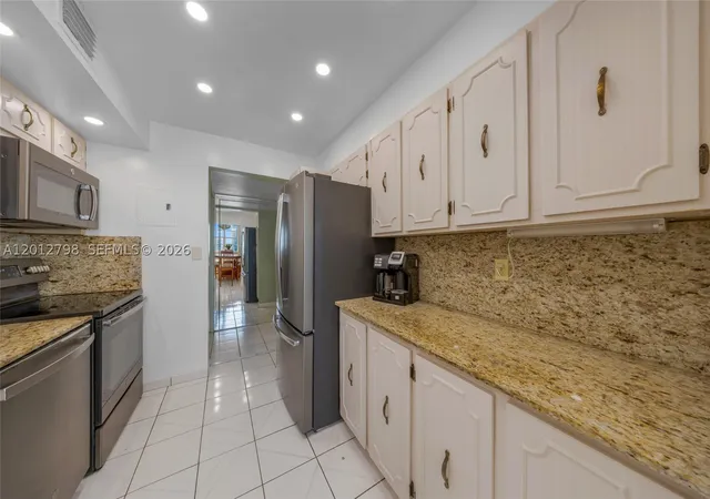 Photo 2 of Condo for sale at 3113 S Ocean Dr #506, Hallandale Beach, FL 33009 | MLS# A12012798 | Listing updated on 2026-08-26