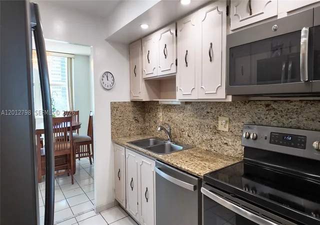 Photo 4 of Condo for sale at 3113 S Ocean Dr #506, Hallandale Beach, FL 33009 | MLS# A12012798 | Listing updated on 2026-08-26