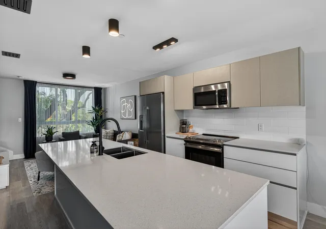 2nd image of 2535 Ne 193rd St #3203, Miami, FL 33180 | MLS# B26024126