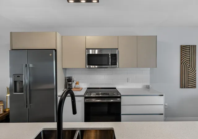 3rd image of 2535 Ne 193Rd St #3203, Miami, FL 33180 | MLS# B26024126
