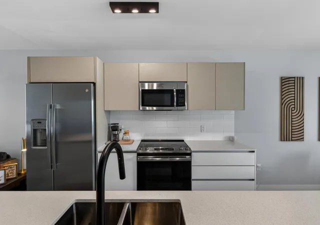 4th image of 2535 Ne 193Rd St #3203, Miami, FL 33180 | MLS# B26024126