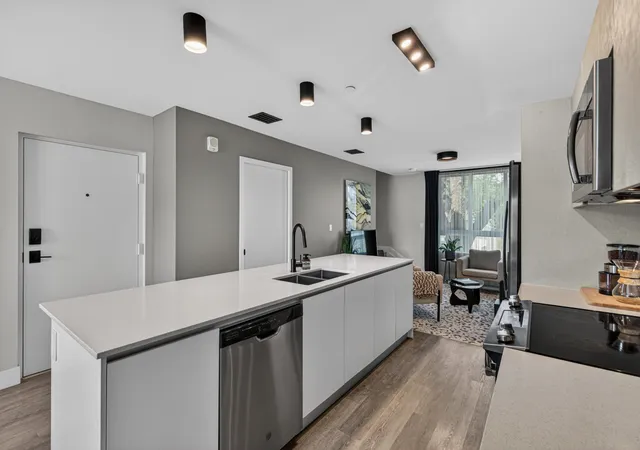 5th image of 2535 Ne 193Rd St #3203, Miami, FL 33180 | MLS# B26024126
