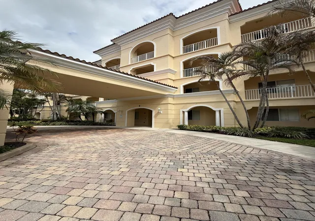2nd image of 4 Harbour Isle Dr E #Unit 204, Fort Pierce, FL 34949 | MLS# B26024147