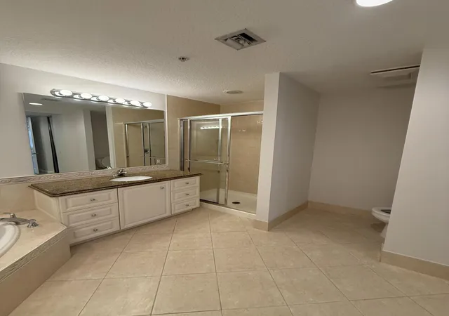 2nd image of 4 Harbour Isle Dr E, Fort Pierce, FL 34949
