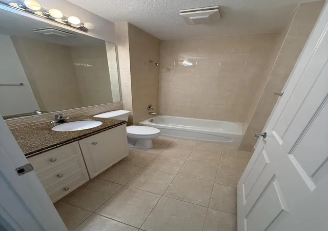 5th image of 4 Harbour Isle Dr E #Unit 204, Fort Pierce, FL 34949 | MLS# B26024147