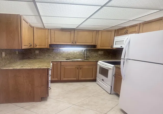3rd image of 2381 Sunset Ave #117, Lake Worth Beach, FL 33461 | MLS# B26024278