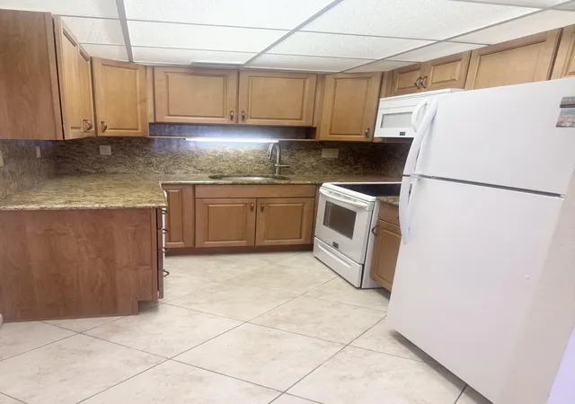 4th image of 2381 Sunset Ave #117, Lake Worth Beach, FL 33461 | MLS# B26024278