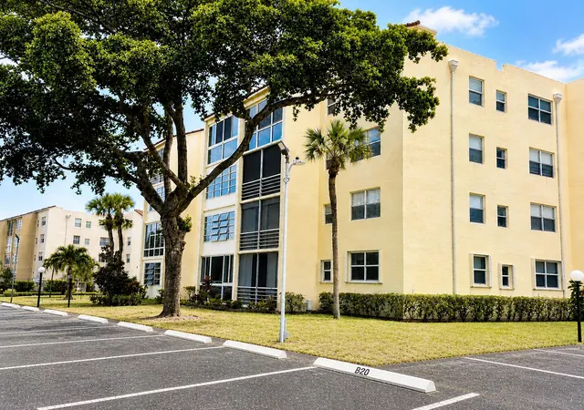 Homes for sale in Lauderdale Lakes, FL | 2831 Somerset Dr #305, Lauderdale Lakes, FL 33311 | MLS# B26024371