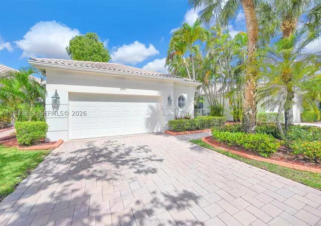 Photo 2 of Single family home for sale at 2553 Bay Pointe Dr, Weston, FL 33327 | MLS# A12013323 | Listing updated on 2026-08-04