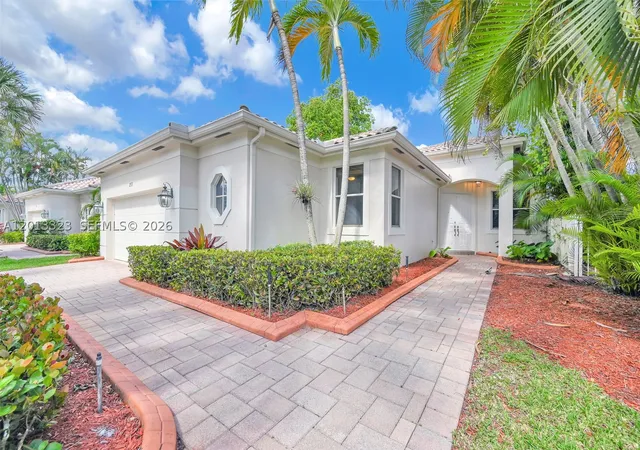 Photo 3 of Single family home for sale at 2553 Bay Pointe Dr, Weston, FL 33327 | MLS# A12013323 | Listing updated on 2026-08-04