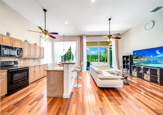 Photo 2 of Single family home for sale at 1241 S 13th Ave, Hollywood, FL 33019 | MLS# A12013367 | Listing updated on 2026-10-08
