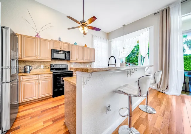 Photo 3 of Single family home for sale at 1241 S 13th Ave, Hollywood, FL 33019 | MLS# A12013367 | Listing updated on 2026-10-08