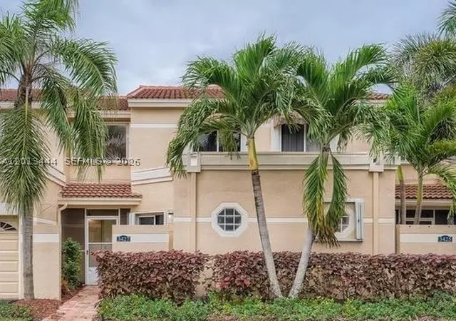 Photo 3 of Townhouse for sale at 3427 Deer Creek Palladian Cir, Deerfield Beach, FL 33442 | MLS# A12013444 | Listing updated on 2026-10-08