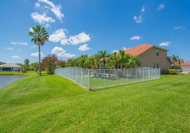4th image of 1010 Sw Ruby Ave Ave Sw, Vero Beach, FL 32968 | MLS# B26024452