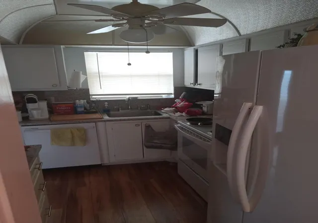 3rd image of 2901 E Sunrise Lakes Dr E #202, Sunrise, FL 33322 | MLS# B26024532