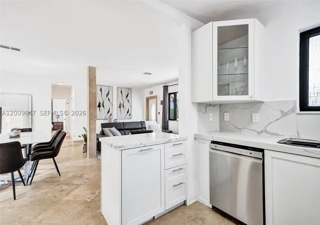 4th image of 707 N 13 Avenue, Hollywood, FL 33019 | MLS# A12009647