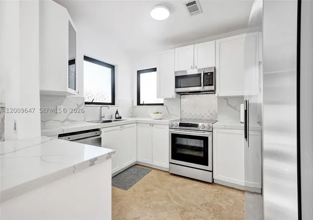 5th image of 707 N 13 Avenue, Hollywood, FL 33019 | MLS# A12009647