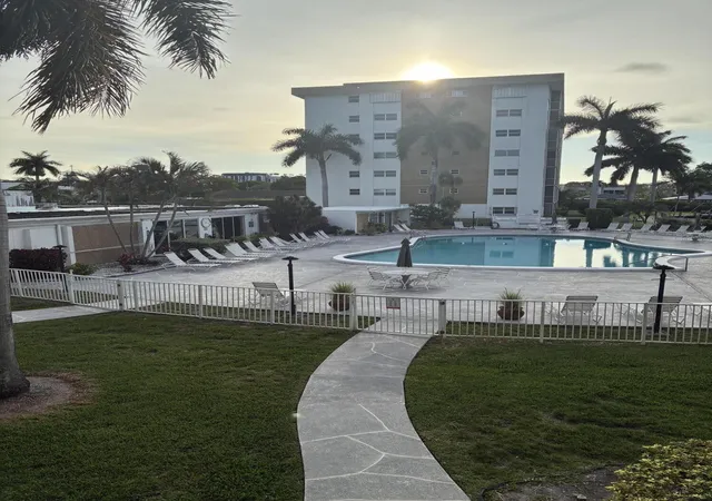 2nd image of 3020 Ne 16Th Ave, Oakland Park, FL 33334