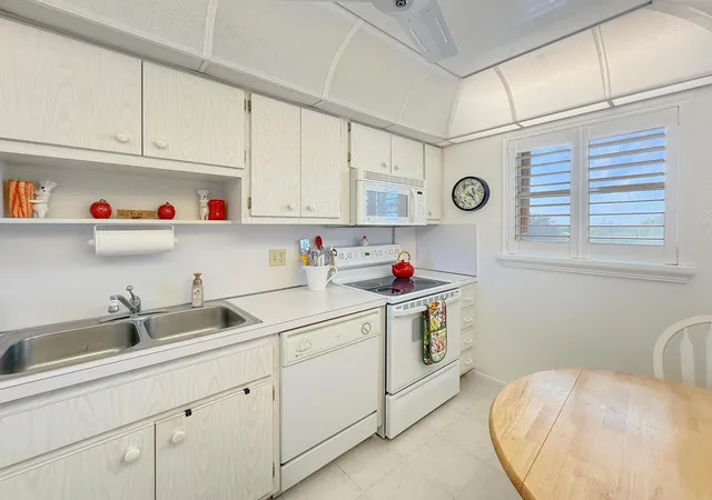 2nd image of 555 Nw 4th Ave #401, Boca Raton, FL 33432 | MLS# B26024826
