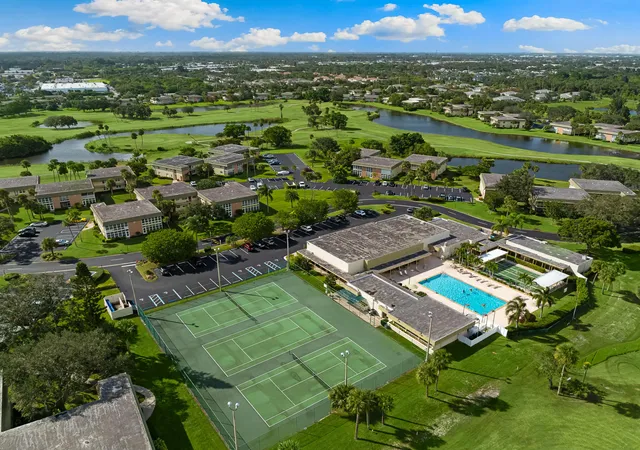 Homes for sale in Vero Beach, FL | 19 Vista Gardens Trl #106, Vero Beach, FL 32962 | MLS# B26024888