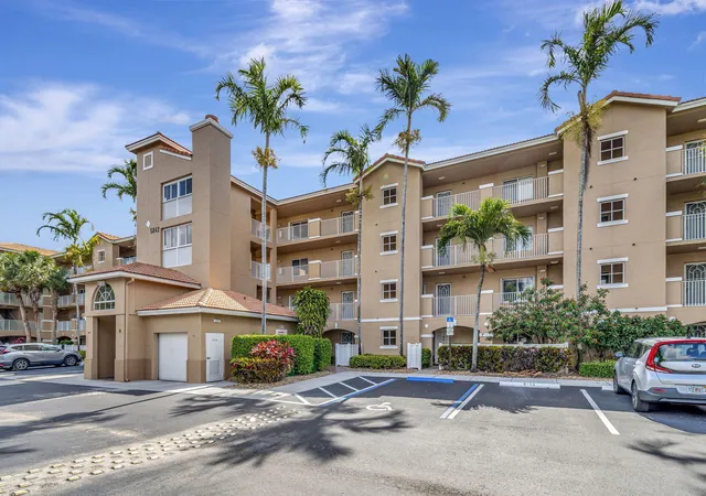 Homes for sale in Boynton Beach, FL | 5842 Crystal Shores Dr #105, Boynton Beach, FL 33437 | MLS# B26024909