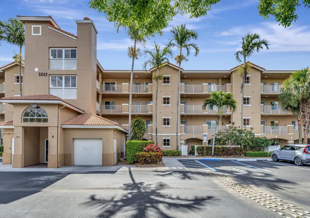 Homes for sale in Boynton Beach, FL | 5842 Crystal Shores Dr #105, Boynton Beach, FL 33437 | MLS# B26024909