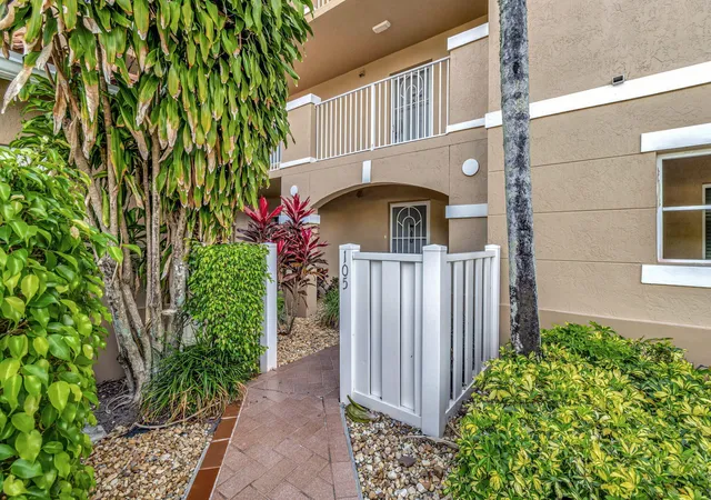 Homes for sale in Boynton Beach, FL | 5842 Crystal Shores Dr, Boynton Beach, FL 33437