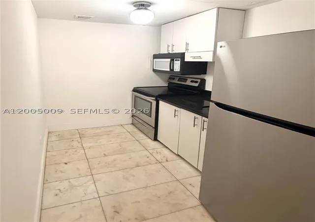 Listing Photo 4 - Condo for sale in building located at 801 8Th St, Miami, FL 33139 - Unit #104