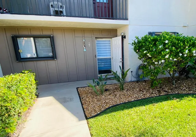 Homes for sale in Jensen Beach, FL | 1600 Ne Dixie Hwy #13-107, Jensen Beach, FL 34957 | MLS# B26025009