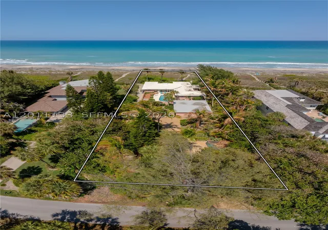 Photo 3 of Sale Pending at 55 N Beach Rd, Jupiter Island, FL 33455 | MLS# A12011133 | Listing updated on 2026-09-15