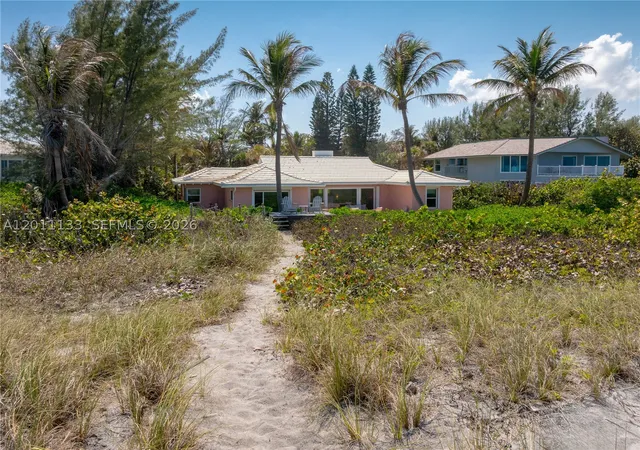 Homes for sale in Jupiter Island, FL | 55 N Beach Rd, Jupiter Island, FL 33455 | MLS# A12011133
