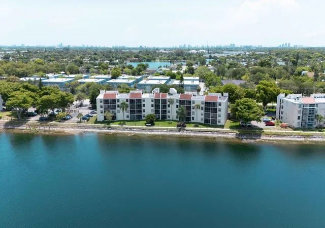 2nd image of 109 Lake Emerald Dr, Oakland Park, FL 33309