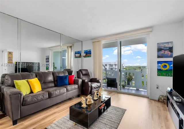 3rd image of 919 Hillcrest #607, Hollywood, FL 33021 | MLS# A12013177