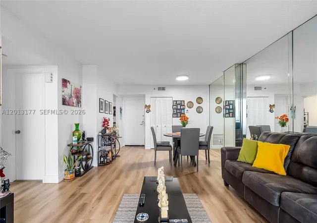 4th image of 919 Hillcrest #607, Hollywood, FL 33021 | MLS# A12013177