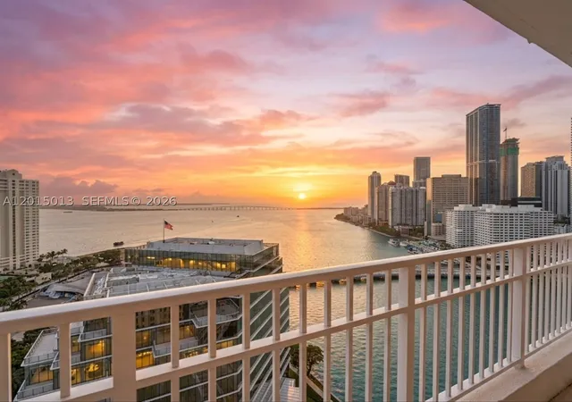 Listing Photo 2 - Condo for sale in Courvoisier Courts located at 701 Brickell Key Blvd, Miami, FL 33131 - Unit #2511
