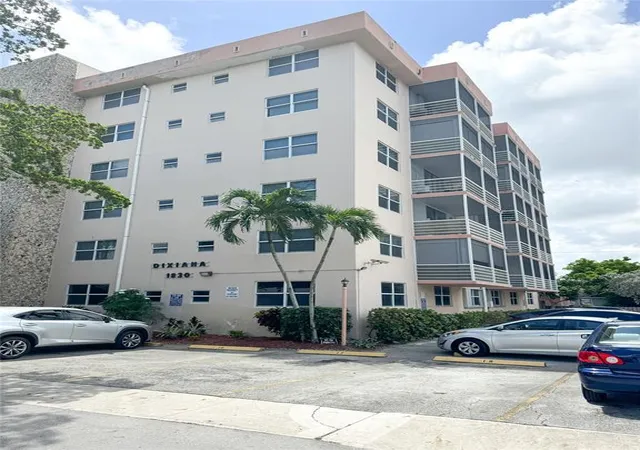 Homes for sale in Hollywood, FL | 1830 Dixianna Street, Hollywood, FL 33020 | Houzeo