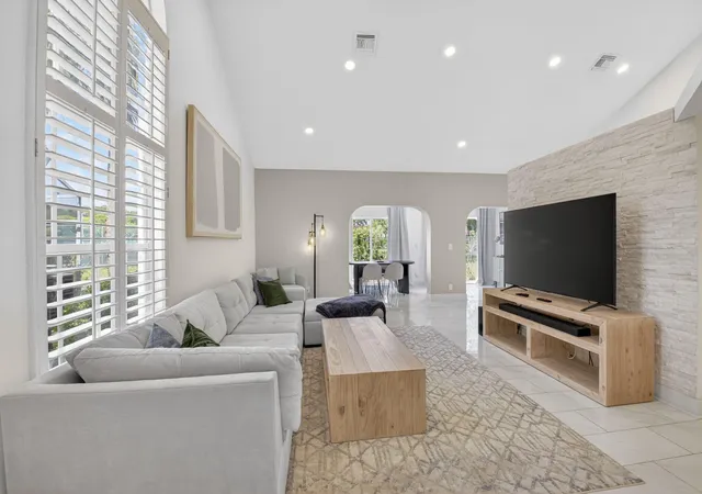 2nd image of 5111 Sabal Gardens Ln #4, Boca Raton, FL 33487 | MLS# B26025553